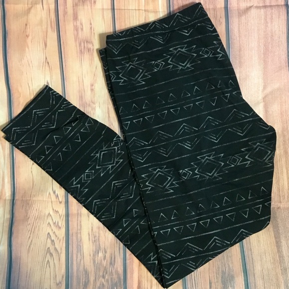 Mossimo Supply Co. Pants - Like New Mossimo XXL Black Aztec Print Leggings